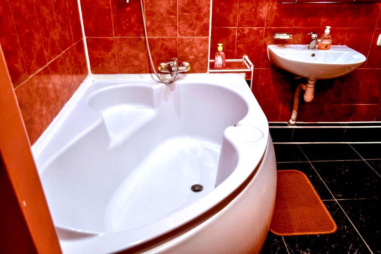 One-Bedroom Apartment On Gagarina Kharkov Luaran gambar